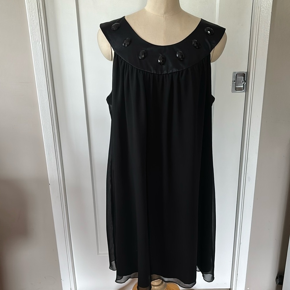En Focus Woman Black Chiffon. Size 20W